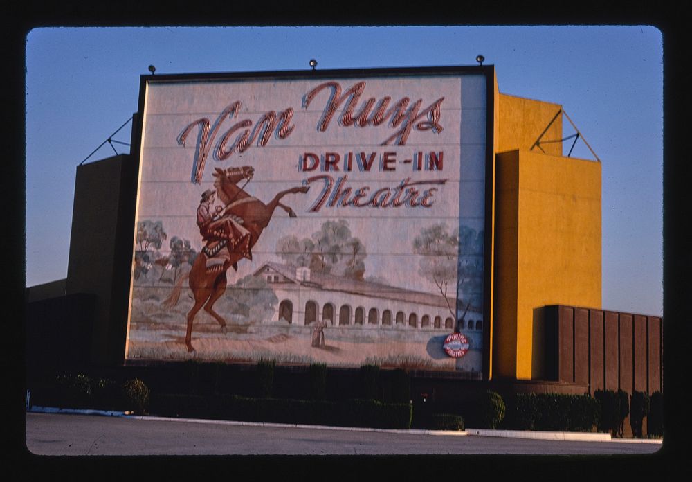 Van Nuys Drive-In, Van Nuys, California (1981) photography in high resolution by John Margolies. Original from the Library…