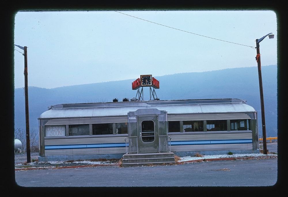 Diner, Catskills, New York (1976) photography in high resolution by John Margolies. Original from the Library of Congress. 