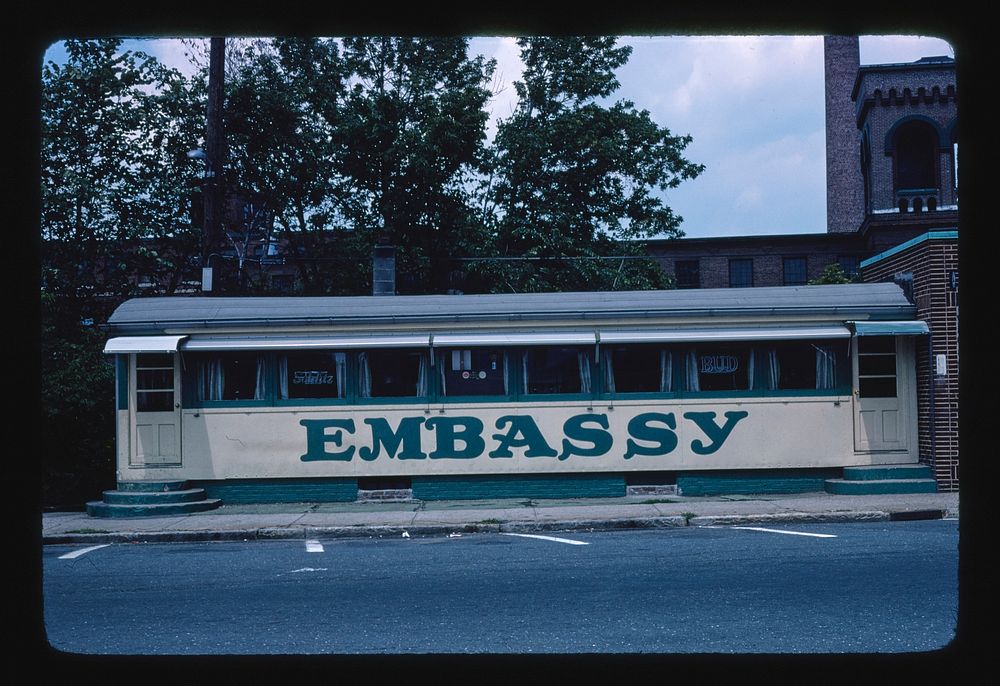 Embassy Diner, Chicopee, Massachusetts (1977) photography in high resolution by John Margolies. Original from the Library of…