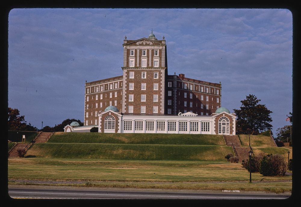 Cavalier Hotel, Virginia Beach, Virginia (1985) photography in high resolution by John Margolies. Original from the Library…