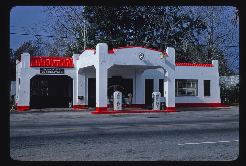 Fina gas station, angle view, Route 17, Kingsland, Georgia (1979) photography in high resolution by John Margolies. Original…