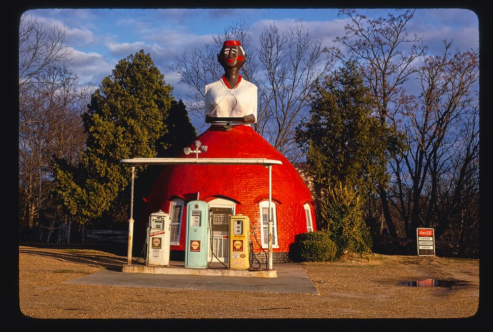 Mammy's Cupboard, angle view, Route 61, Natchez, Mississippi (1979) photography in high resolution by John Margolies.…