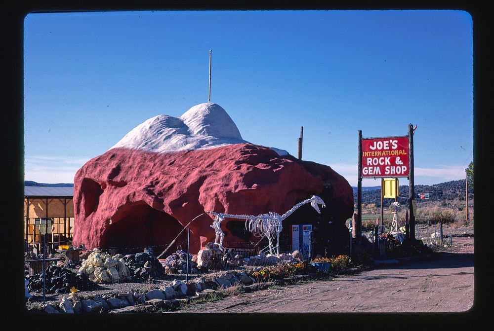 Joe's International Rock Shop, Route 89, Orderville, Utah (1987) photography in high resolution by John Margolies. Original…