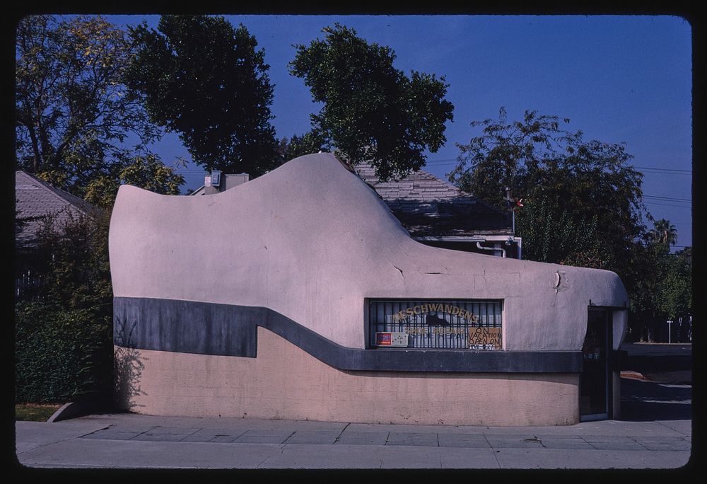 Deschwanden's Shoe Repair ("The Big Shoe"), straight-on view, 10th & Chester, Bakersfield, California (1987) photography in…