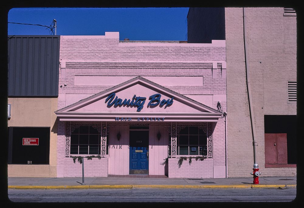 Vanity Box, Taylor Avenue, Columbia, South Carolina (1988) photography in high resolution by John Margolies. Original from…