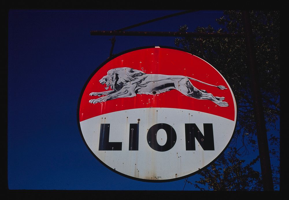 Lion Gasoline sign, close up view, Route 70, Hicks Station, Arkansas (1979) photography in high resolution by John…