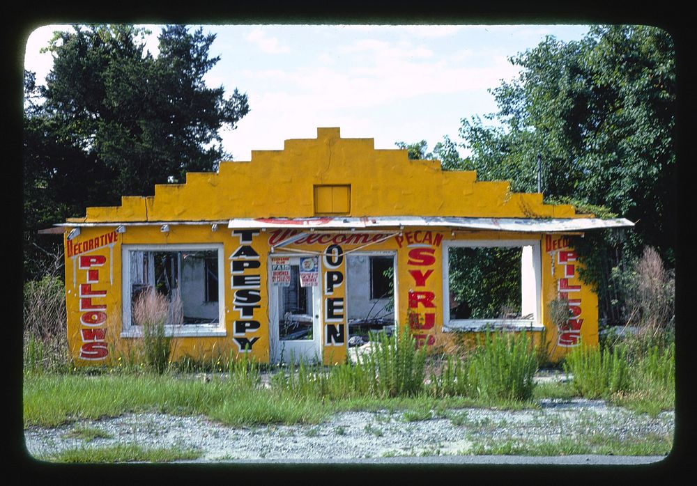 Pecan Shop, Route 17, Waverly, Georgia (1979) photography in high resolution by John Margolies. Original from the Library of…