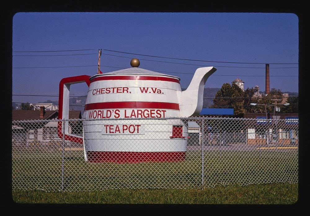 Teapot building, Chester, West Virginia (1995) photography in high resolution by John Margolies. Original from the Library…