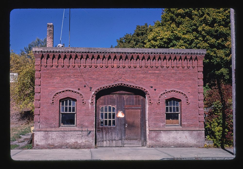 Old garage, Main Street, Palouse, Washington (1987) photography in high resolution by John Margolies. Original from the…