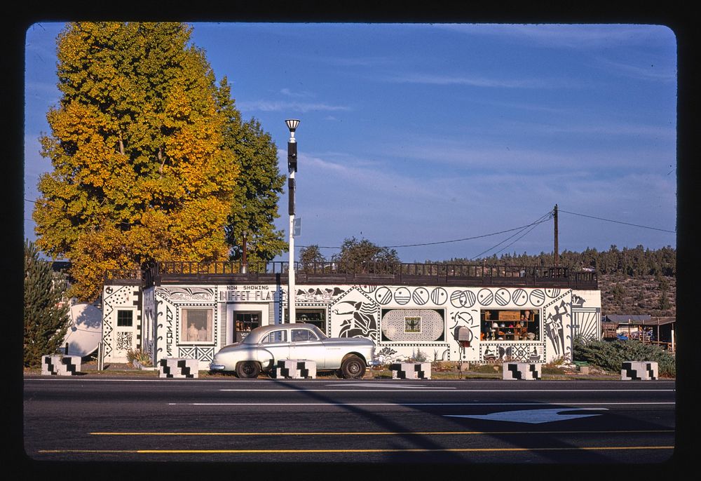Side view, Buffet Flat Antiques, Route 97, Bend, Oregon (1987) photography in high resolution by John Margolies. Original…