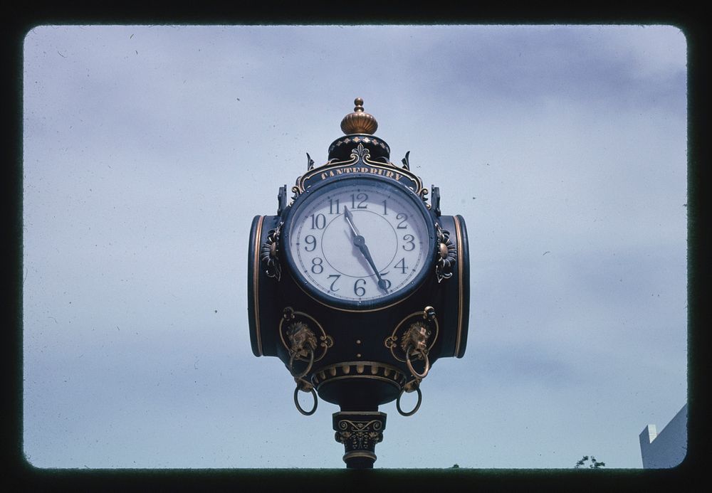 Canterbury street clock, North Main Street, Twin Falls, Idaho (2004) photography in high resolution by John Margolies.…