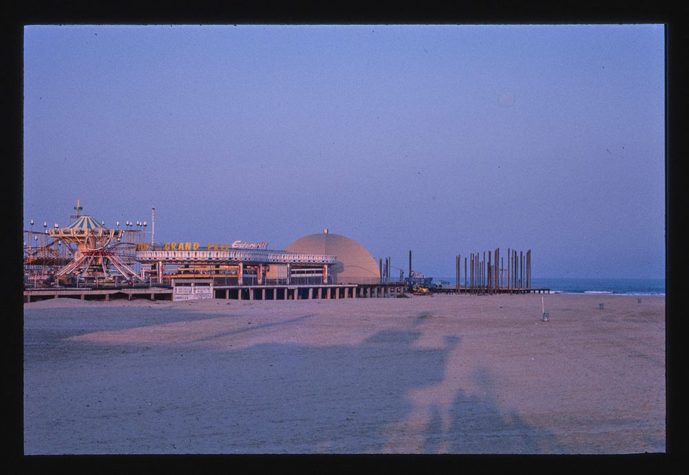 Mariner's Landing Pier, Wildwood, New Free Photo rawpixel