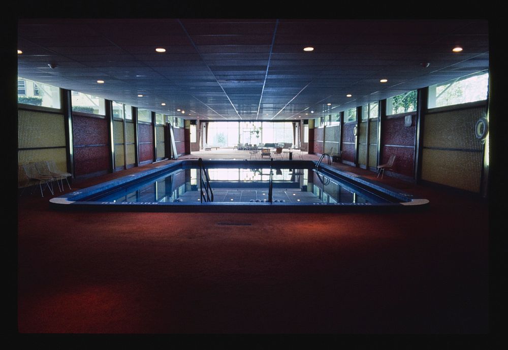 Granit indoor pool, Kerhonkson, New York (1977) photography in high resolution by John Margolies. Original from the Library…