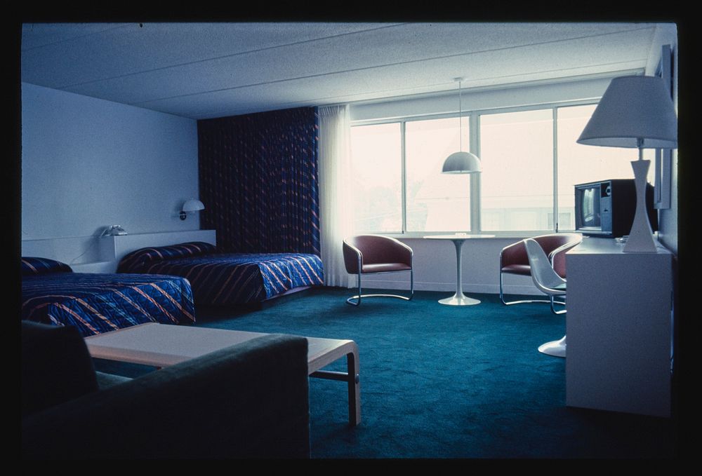 Nevele Room 1613, Ellenville, New York (1977) photography in high resolution by John Margolies. Original from the Library of…