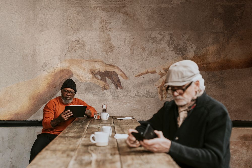 Patina wall mockup, men at a cafe psd