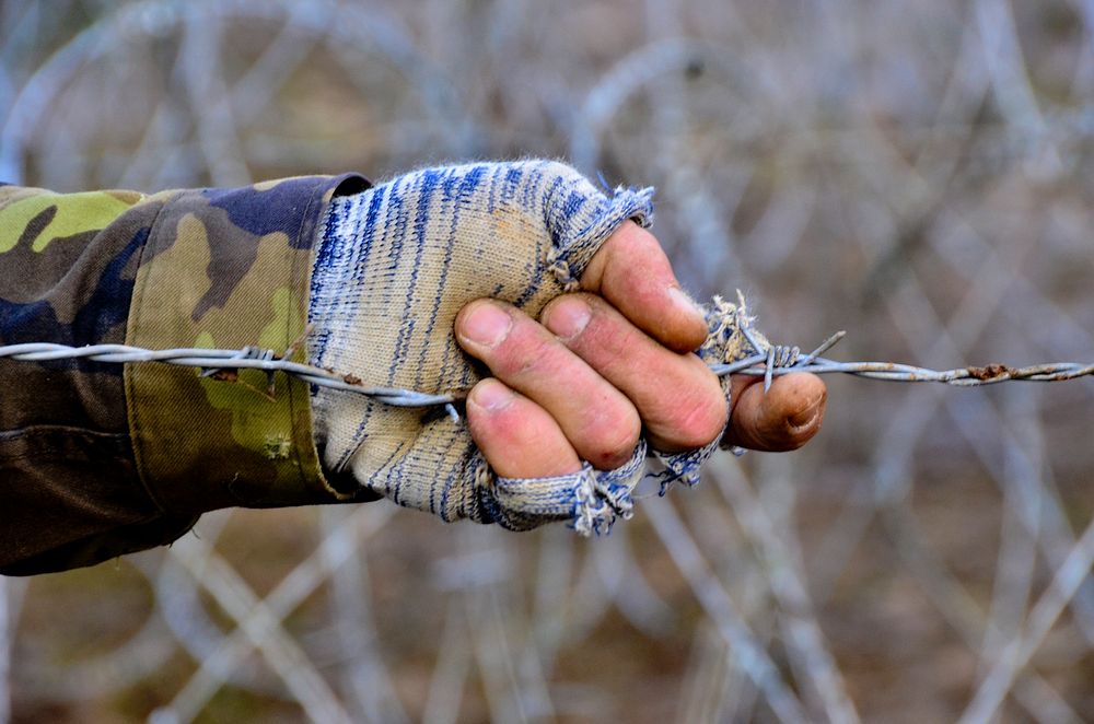 A Czech soldier with Engineer Company, 72nd Mechanized Battalion grabs barbed wire during a European rotational force…