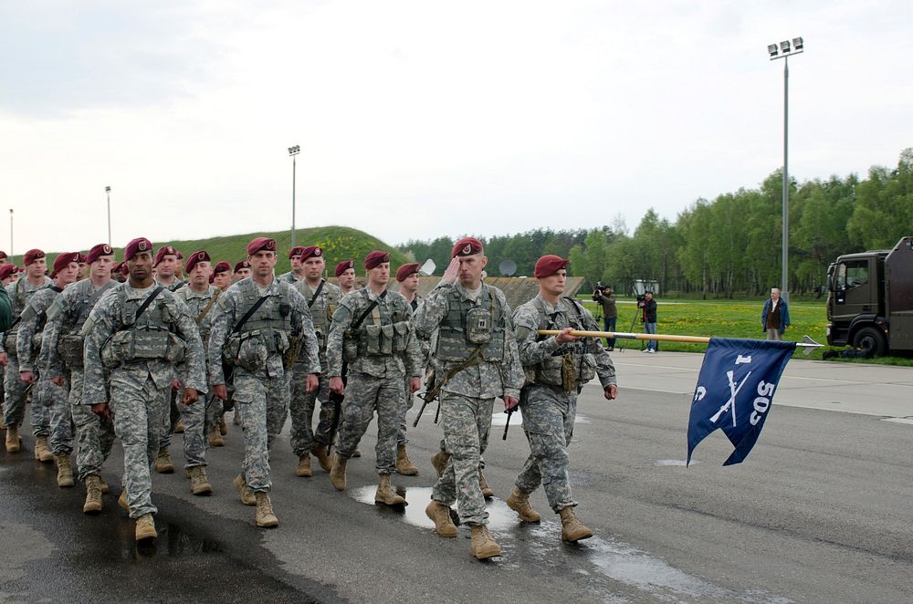 173rd paratroopers arrive in Poland