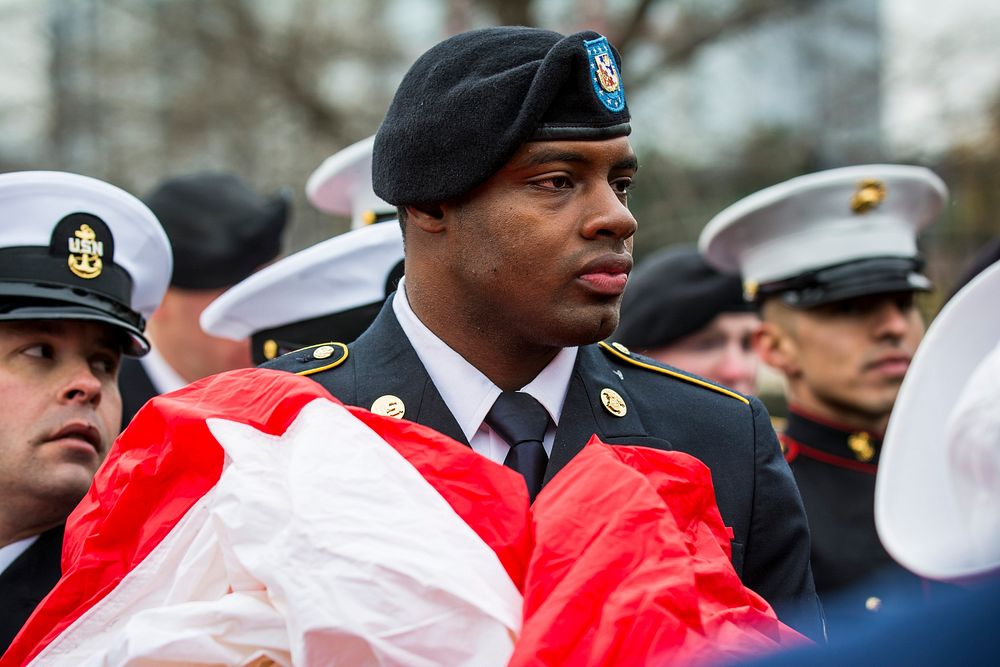 Military service members honored during Chicago bears game