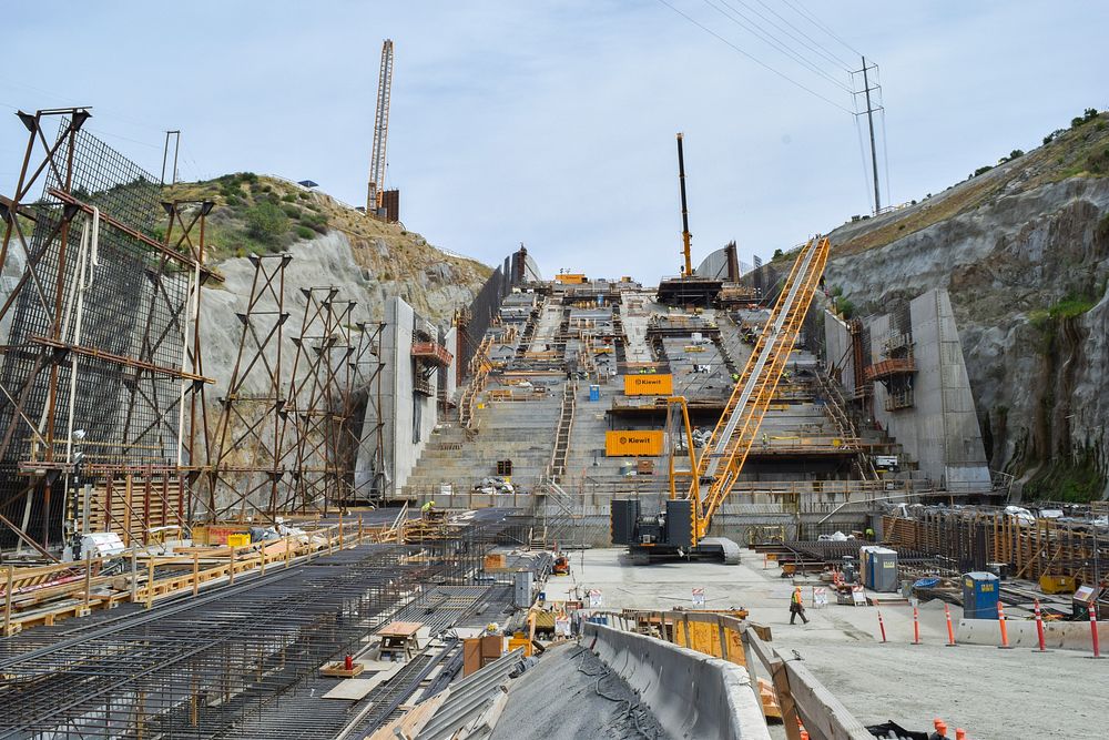 Progress continues on Folsom Dam’s new spillway