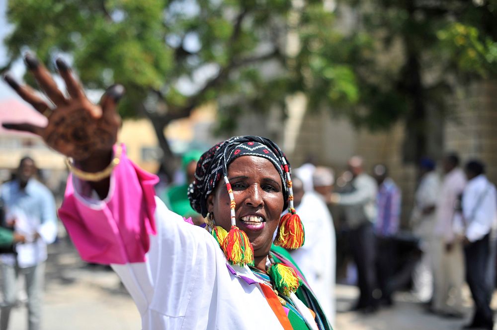 A Somali singer performs during Eid Al-Fitr celebrations at the Sayidka square in Mogadishu on July 17 2015. UN Photo /…
