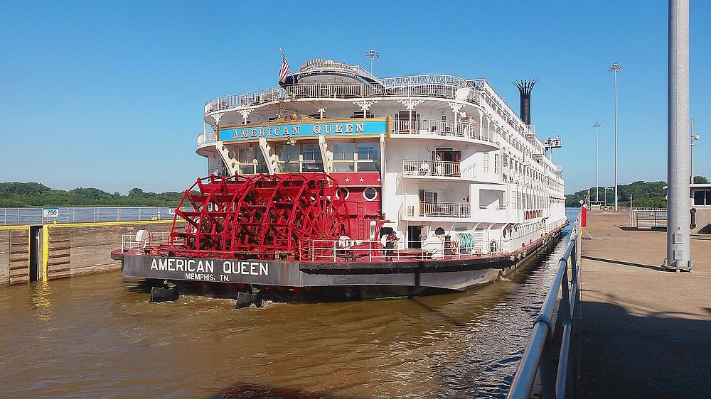 Rollin' on the riverThe American Queen riverboat departs Newburgh Locks and Dam on the Ohio River. (U.S. Army Corps of…