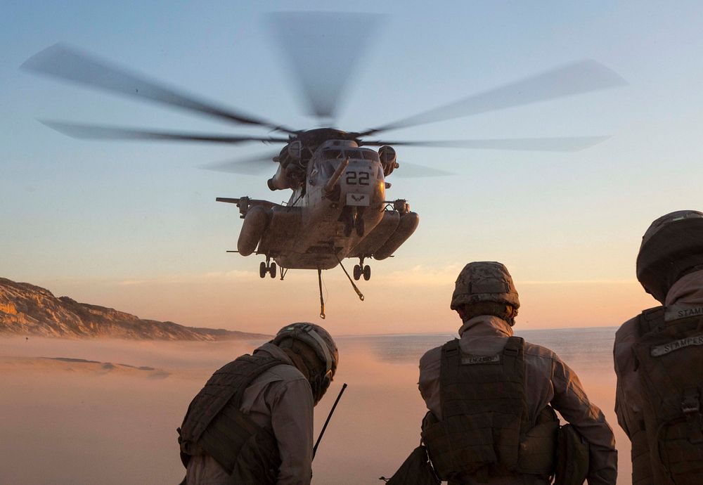 151029-M-WC184-004 PINHEIRO DA CRUZ, PRAIA DA RAPOSA, Portugal – U.S. Marines with the Helicopter Support Team, Landing…