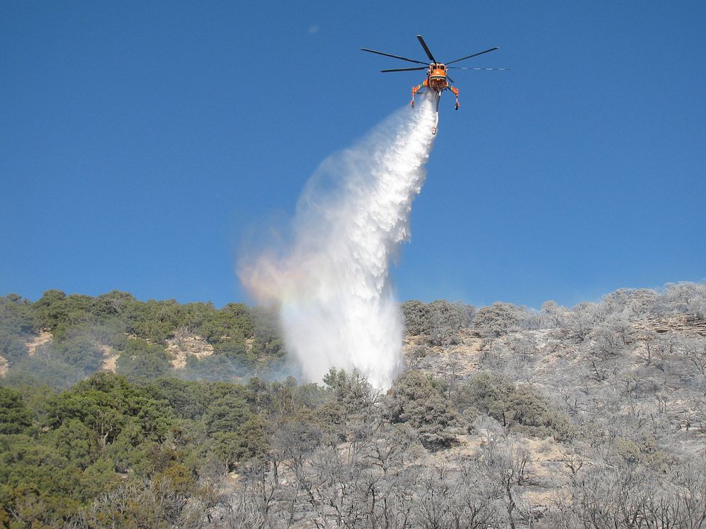 Big Ridge Fire 2010 - Sky Crane Dropping Water, Fremont Winema National ForestFremont-Winema National Forest. Original…