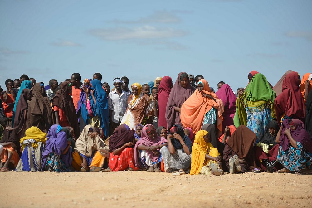 Displaced people affected by flooding in Beletweyne, Somalia, wait to receive food aid donated by the Djiboutian government…