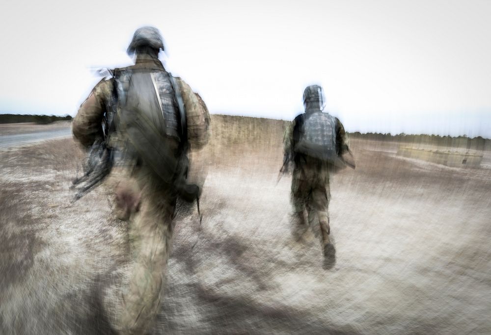New Jersey Army National Guard Soldiers from Charlie Company, 1st Battalion, 114th Infantry (Air Assault) rush towards an…