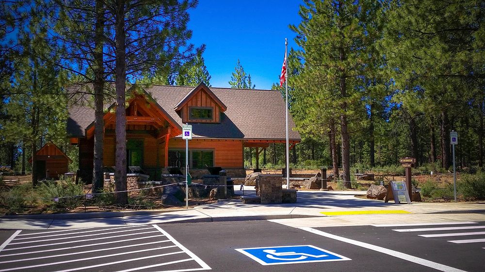 Cascade Lakes Welcome Station along the Cascade Lakes Scenic Highway in Central Oregon on the Deschutes National Forest.…