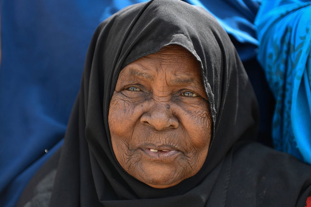 An elderly woman from Daifa village, located six kilometres from Jowhar in Middle Shabelle region witnesses the hand over to…