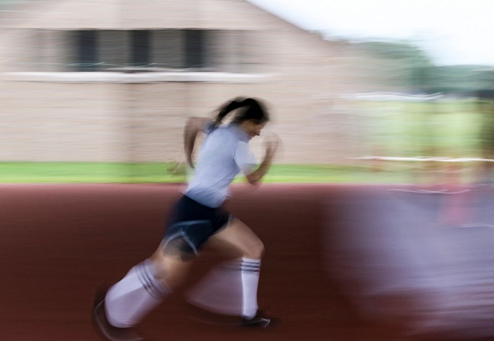 U.S. Air Force Staff Sgt. Stephanie Genna runs during the 11x10-meter sprint during a German Armed Forces Badge for Military…