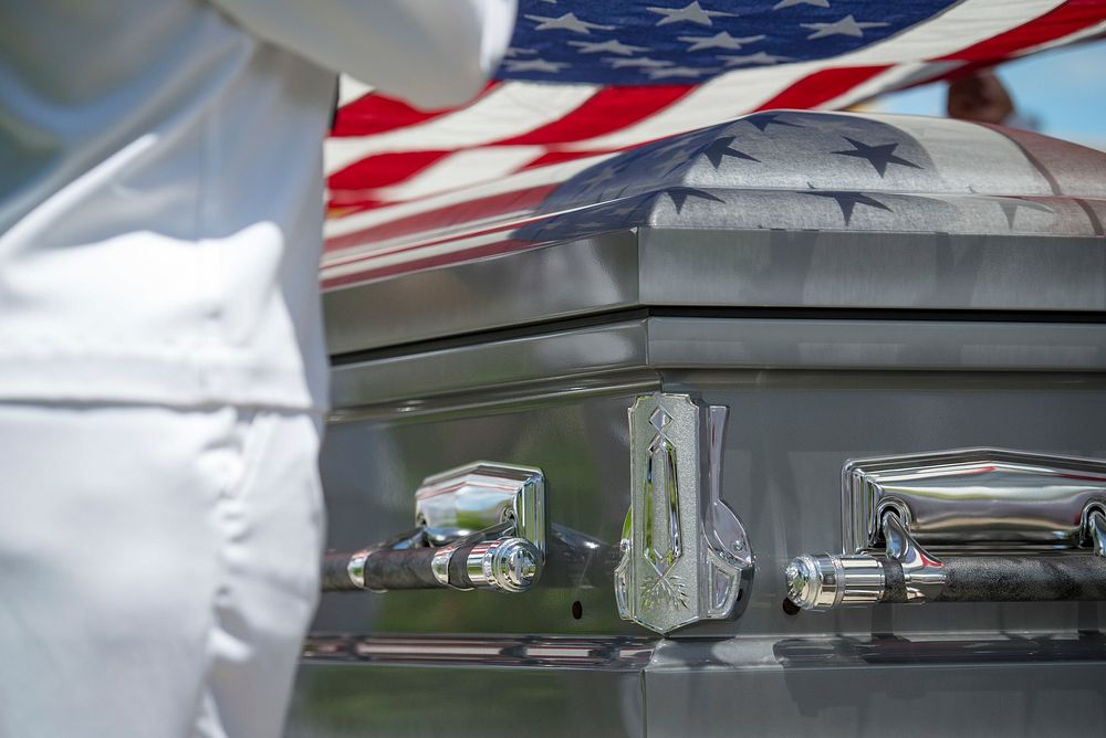 U.S. Sailors of Navy Region-Hawaii's Funeral Honors Staff fold the American flag over the remains of U.S. Navy Seaman 1st…