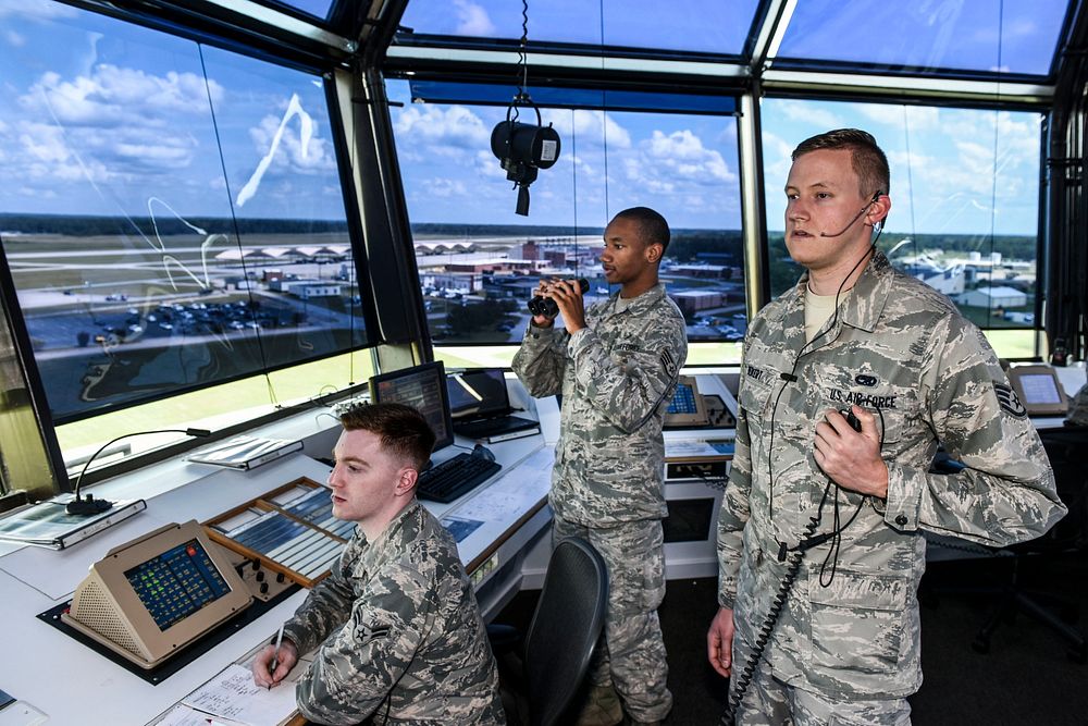 U.S. Airmen assigned to the 245th Air Traffic Control Squadron, South Carolina Air National Guard, conduct air traffic…
