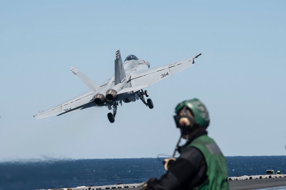 An F/A-18E Super Hornet, assigned to the “Knighthawks” of Strike Fighter Squadron (VFA) 136, launches from the Nimitz-class…