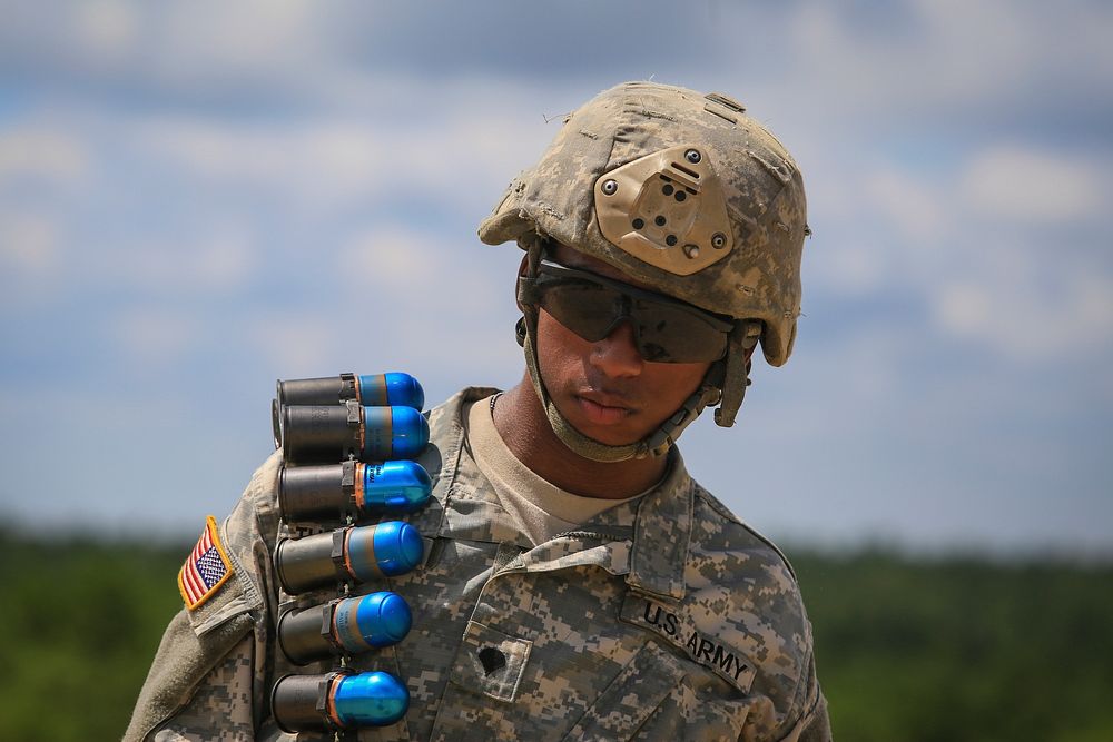 A U.S. Army Soldier from the New Jersey National Guard&rsquo;s D Company, 1st Battalion, 114th Infantry Regiment prepares to…