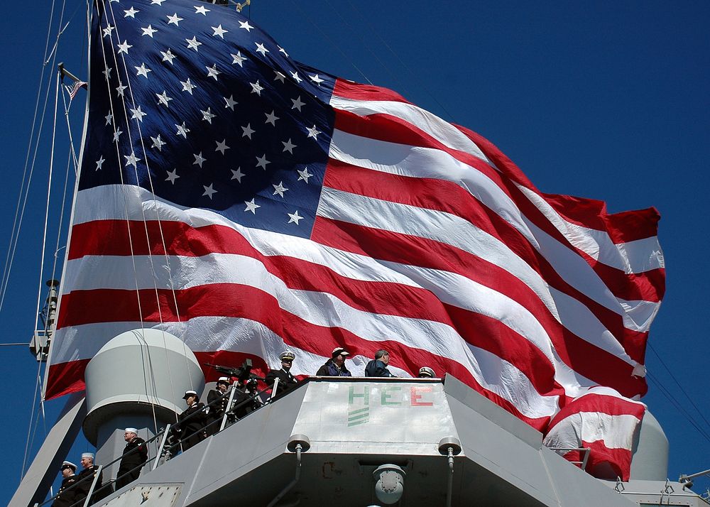 100218-N-4345B-072NORFOLK (Feb. 18, 2010) Sailors man the rails as the guided-missile destroyer USS Donald Cook (DDG 75)…