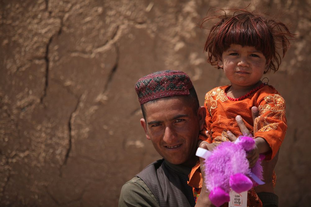 Afghan family greets Women Marines