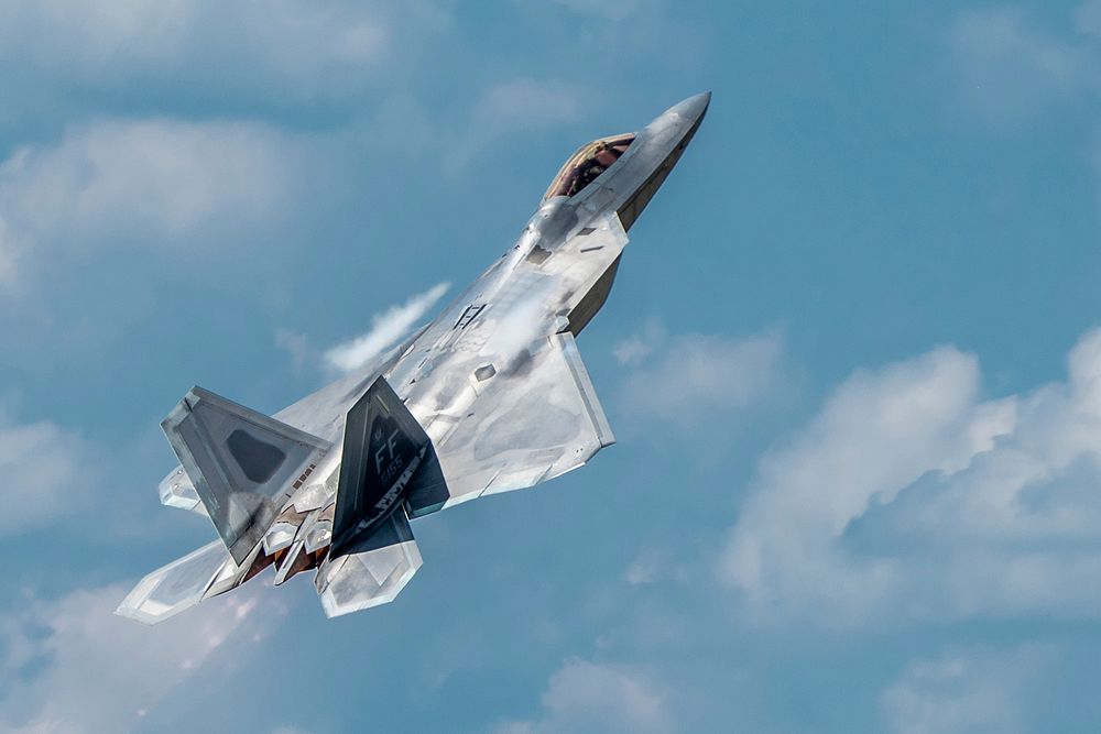U.S. Air Force Maj. Paul Lopez, F-22 Demo Team commander, pulls into the vertical during the Battle Creek Field of Flight…