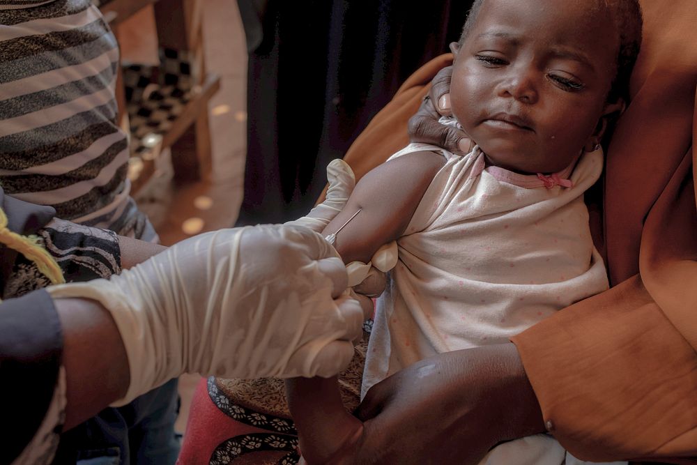 A health worker injects a vaccine to a child in Kahda district of Mogadishu, Somalia, on 1 September 2020.