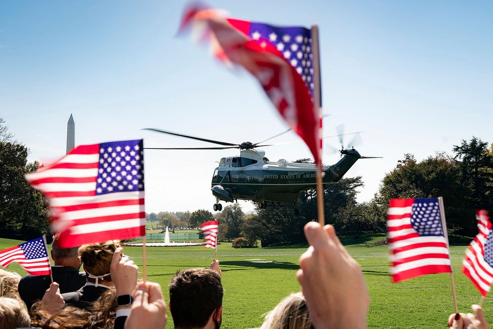 Marine One departs the South Lawn of the White House. Original public domain image from Flickr