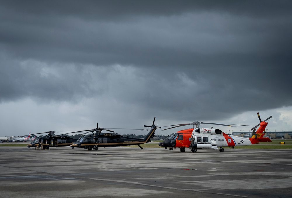 Helos Cooling DownNew Orleans, L.A. (October 23, 2020) U.S. Coast Guard and U.S. Customs and Border Protection helicopters…