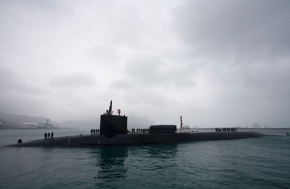 110430-N-AO362-100.BUSAN, Korea (April 30, 2010) The Ohio-class guided-missile submarine USS Michigan (SSGN 727) arrives in…