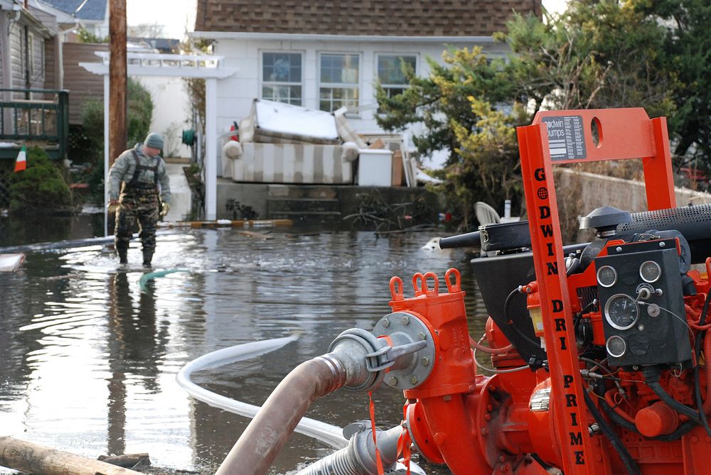 U.S. Service members supporting the U.S. Army Corps of Engineers and the Federal Emergency Management Agency's mission to…