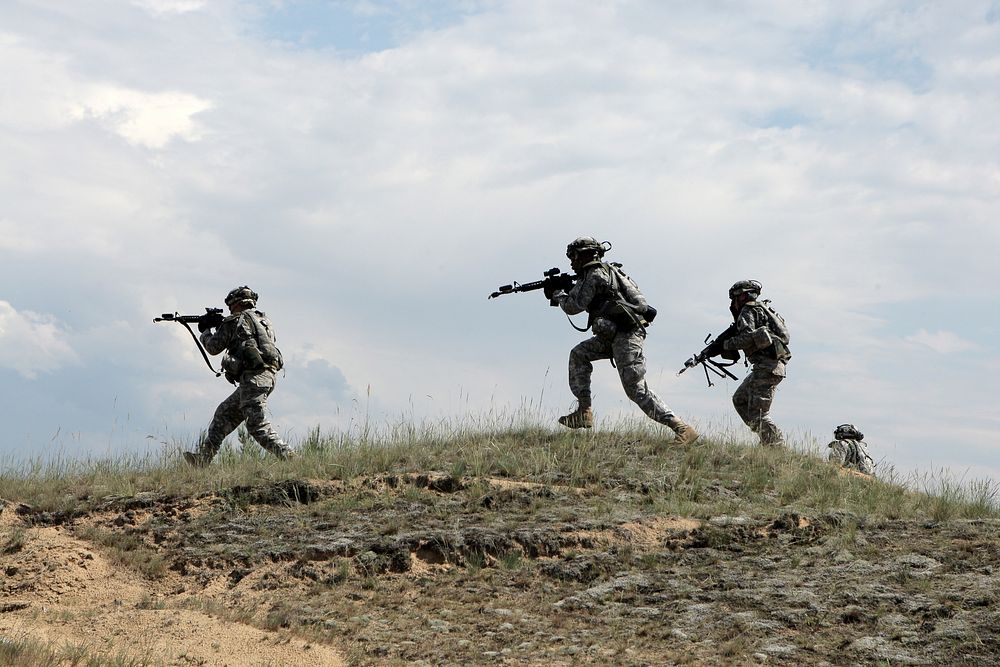 Pennsylvania Army National Guardsmen bound forward during an attack June 5 in a situational-training exercise at Saber…