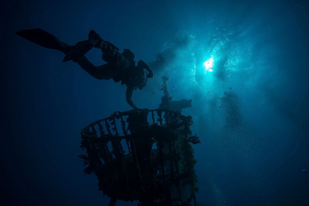 A U.S. Sailor assigned to Commander Task Group 56.1 explores a wreck while diving during Exercise Eager Lion in Aqaba…