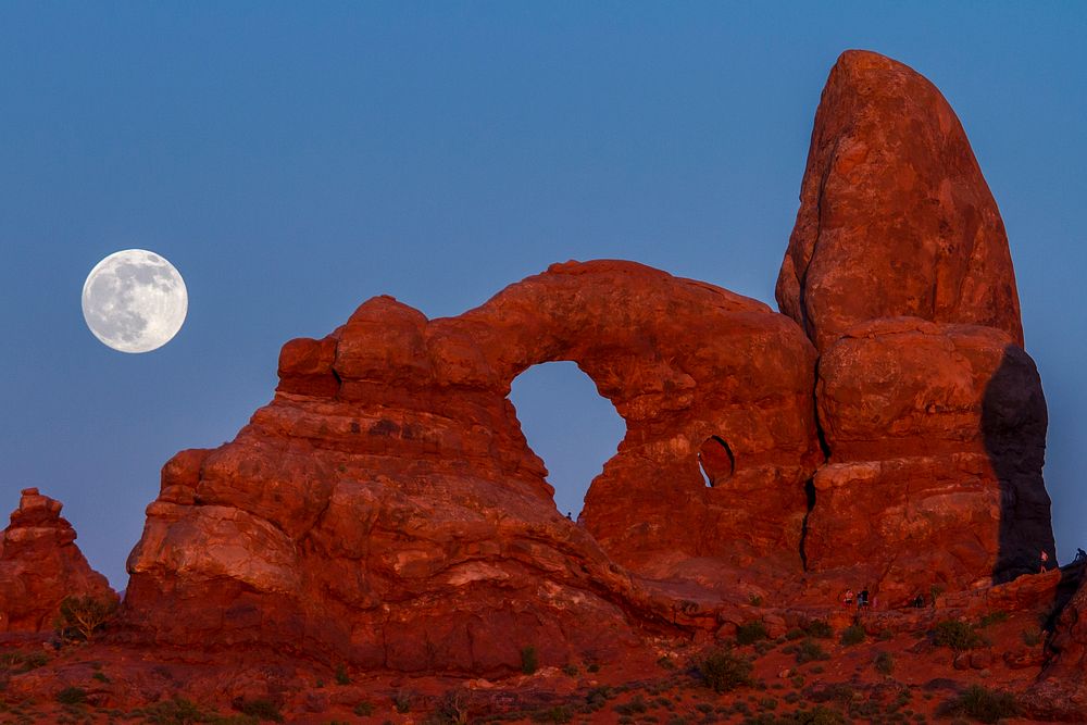 Supermoon at Turret Arch photograph. Original public domain image from Flickr