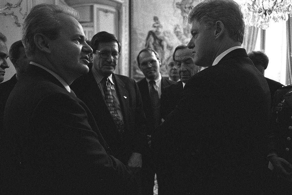 President Clinton talking with Serbian President Slobodan Milosevic