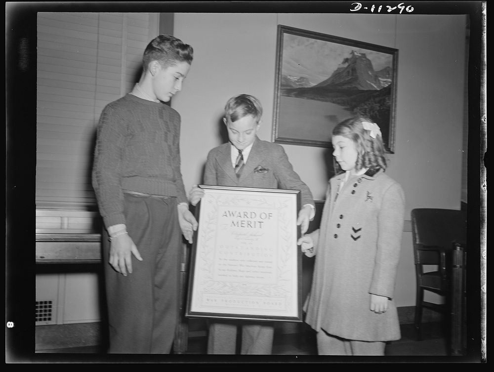 Presentation of Award of Merit to Pennsylvania students. Sourced from the Library of Congress.