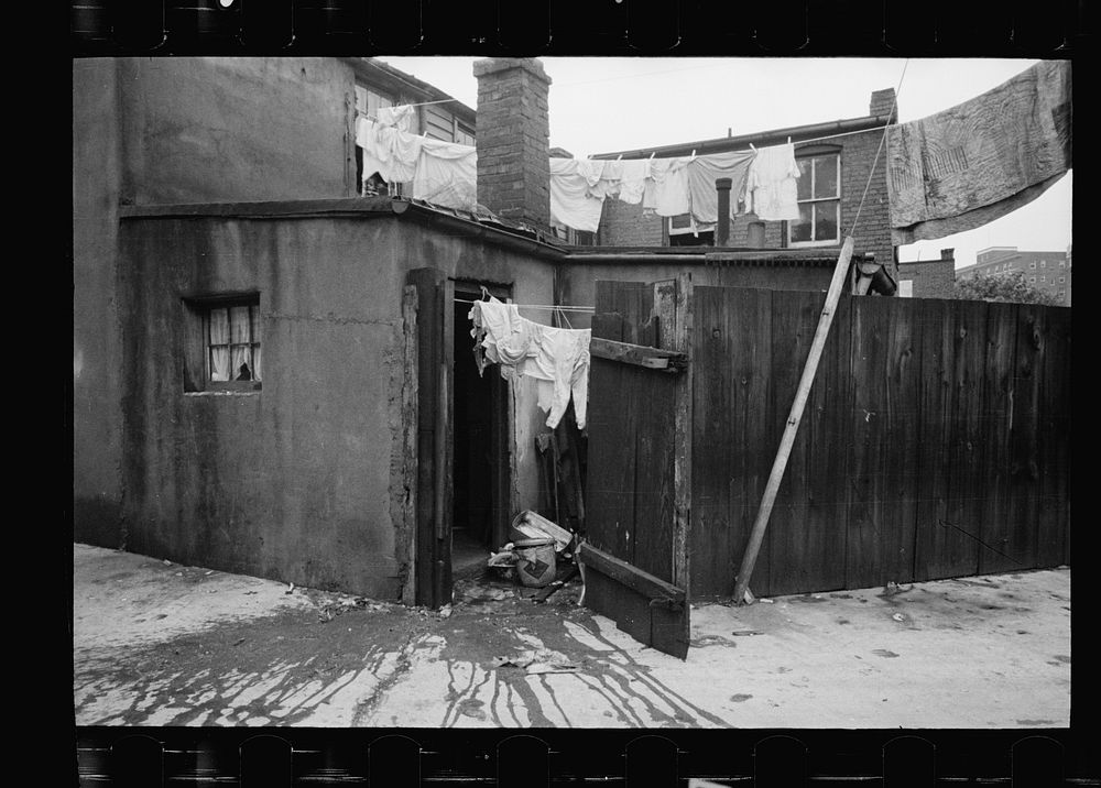 [Untitled photo, possibly related to: Alley dwelling near Union Station, showing crowded, tiny backyards, Washington, D.C.].…